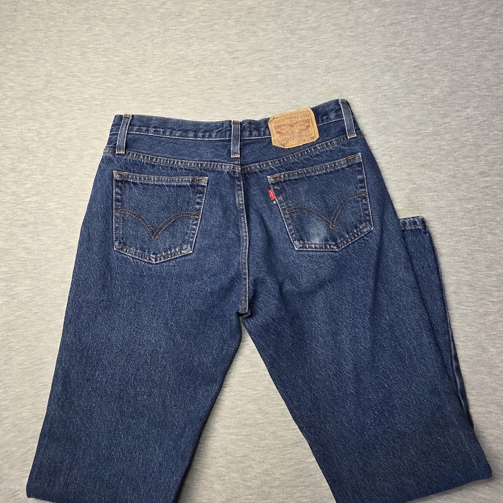 Levis 501 Blue Straight-Leg Jeans with Classic Design 32x30 Vintage Y2k Denim - Picture 6 of 8